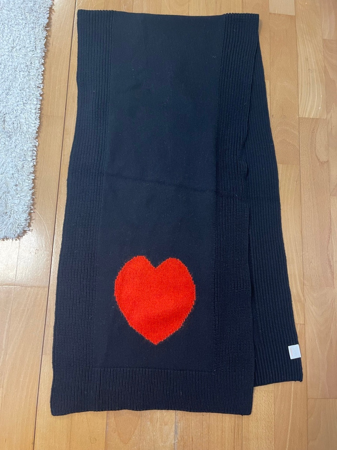 Uusi Hugo Boss huivi 45x210 cm