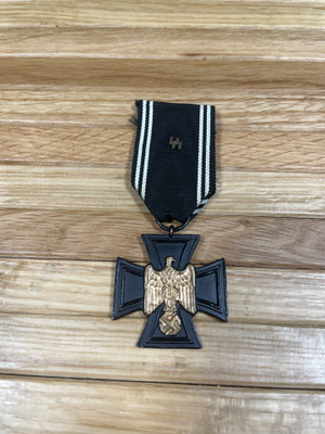 SS-muistoristi