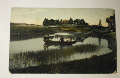 Helsinki, Malmi, pariskunnat veneilemässä Vantaalla, p. 1919