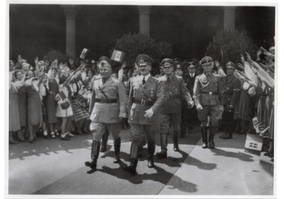 Saksalainen lehdistökuva: A. Hitler ja Mussolini