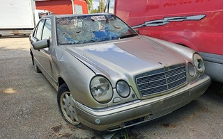 190. Henkilöauto Mercedes Benz E290TD. *Kunto *Vain nouto