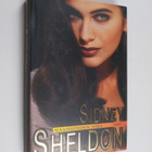 Sidney Sheldon : Naamioiden aika - pikkukuva 1