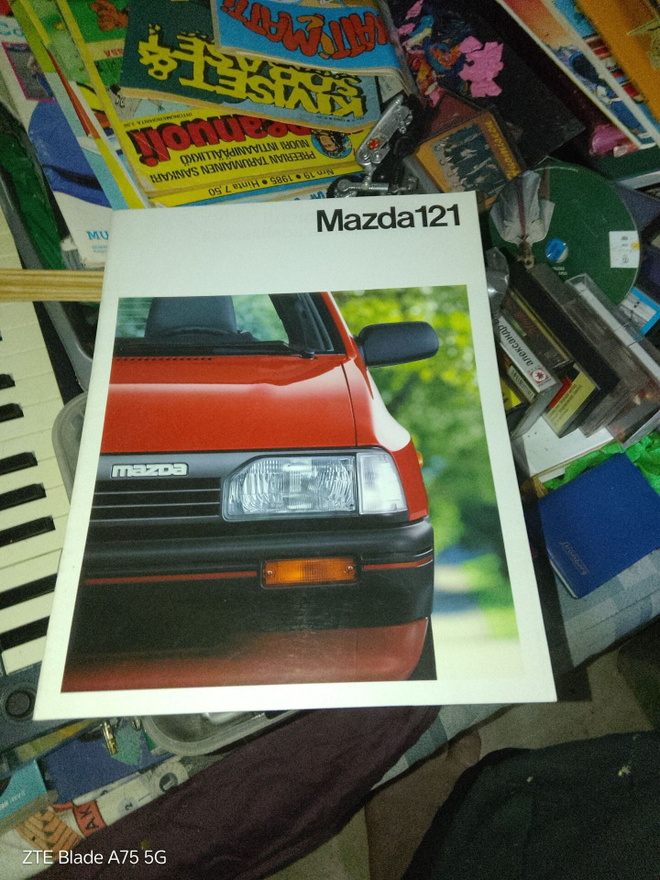 Mazda 121 esite eka kori