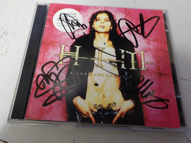 HIM - RAZORBLADE ROMANCE CD VIIDELLÄ NIMMARILLA