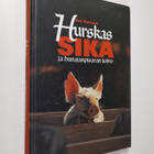 Auri Hakomaa : Hurskas sika ja hunajanpisaran toivo - pikkukuva 1
