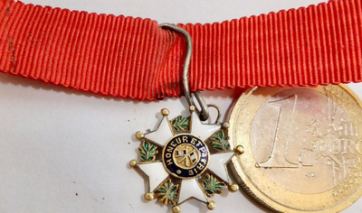 VANHA Kunniamerkki Ranska Kunnialegioonan Ritarimerkki Mini