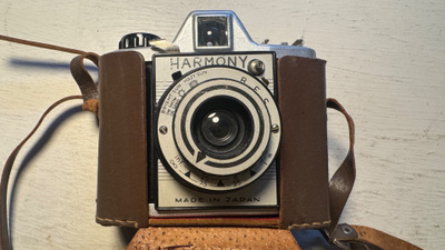 Vintage Harmony -kamera nahkakotelolla (Made in Japan)