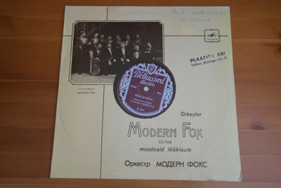 Orkester Modern Fox esitab moonsaid lööklaule-LP.