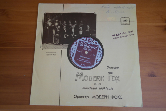 Orkester Modern Fox esitab moonsaid lööklaule-LP.