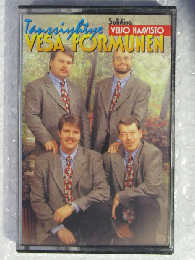Tanssiyhtye Vesa Formunen•Solistina Veijo Haavisto C-Kasetti