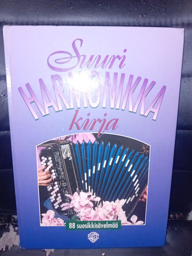 Suuri Harmonikkakirja - 88 suosikkisävelmää ( SIS POSTIKULU)