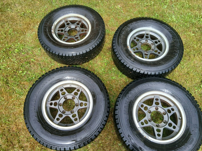 Nokian renkaat alumiini vanteilla
