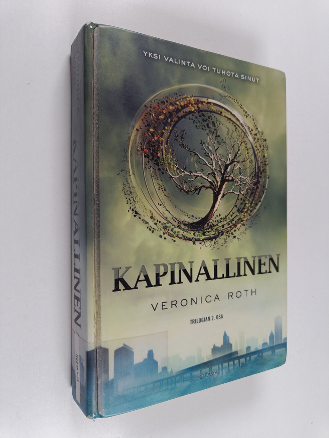 Veronica Roth : Kapinallinen