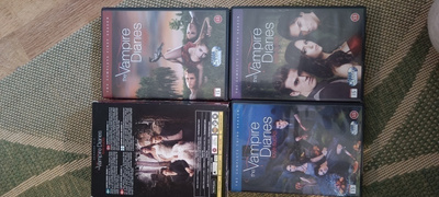 Vampyyripäiväkirjat Kaudet 1-3 ( 15 Dvd )
