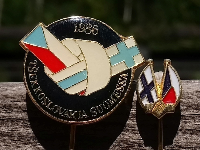 Neulamerkit Suomi - Tsekki. Halkaisija - 25 ja 12 mm. Toinen