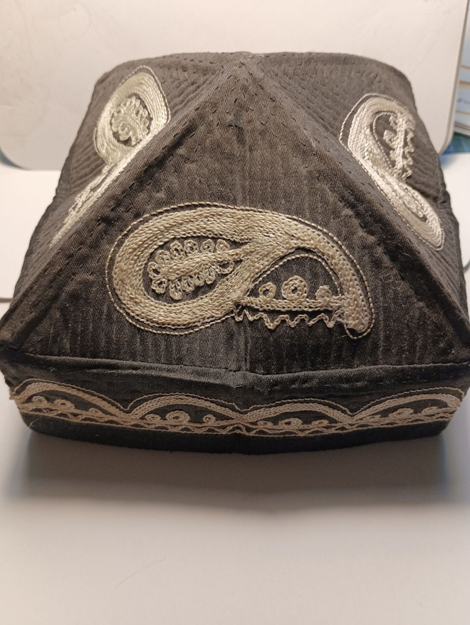 Vintage uzbekistanilainen päähine