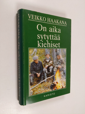 Veikko Haakana : On aika sytyttää kiehiset : eräjutelmia