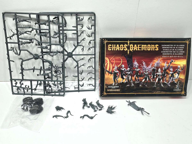 WH40K / WHFB - 10kpl Chaos Daemonettes of Slaanesh