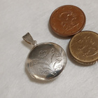 Hopeinen soikea kaiverrettu medaljonki riipus - pikkukuva 5