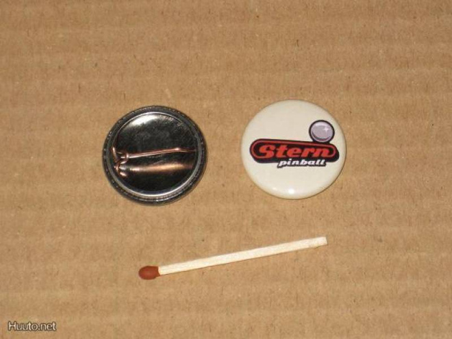 Stern Pinball rintanappi 1" f3