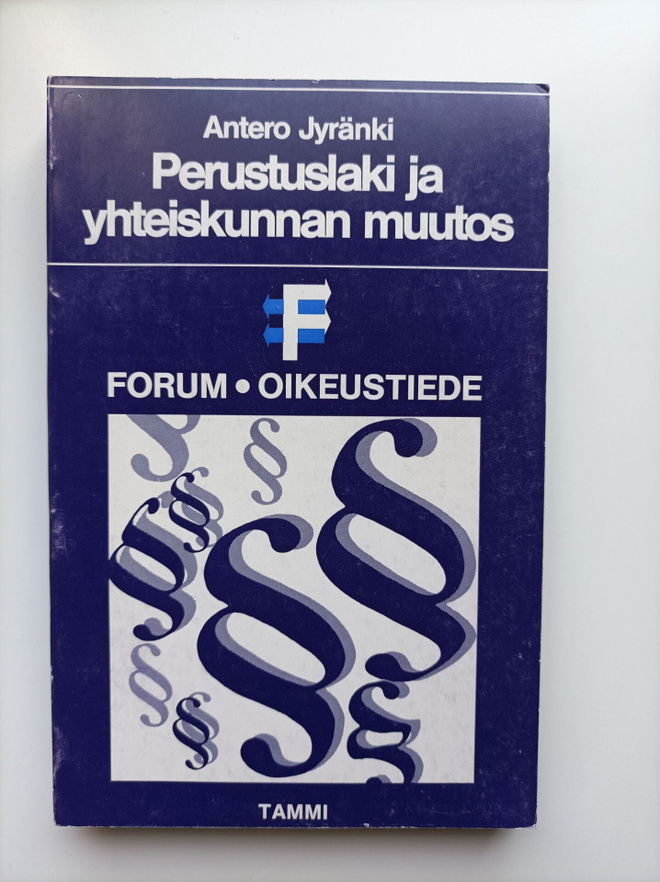 Perustuslaki ja yhteiskunnan muutos