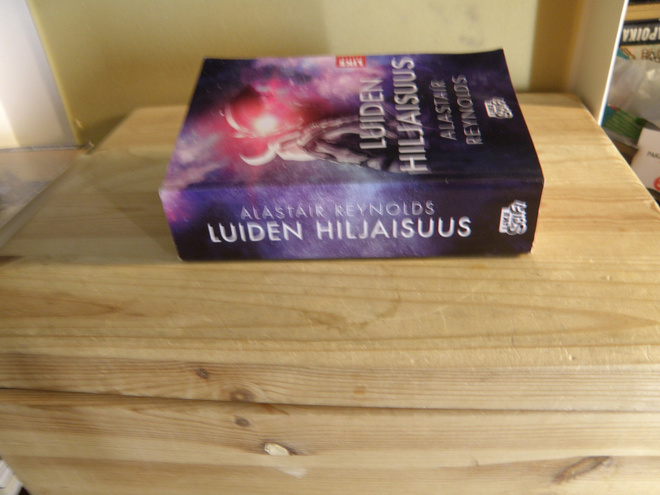 Alastair Reynolds Luiden hiljaisuus (nidottu)
