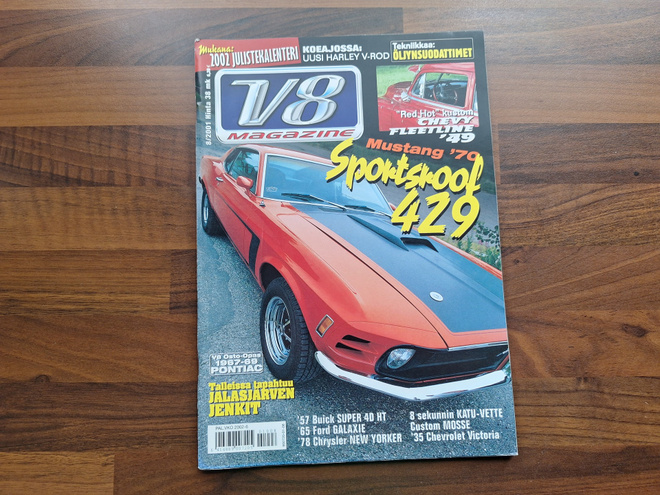 V8 - MAGAZINE 8 / 2001