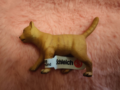 Schleich oranssi kissa lapulla