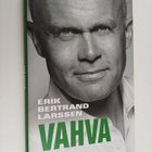 Erik Bertrand Larssen : Vahva - pikkukuva 1