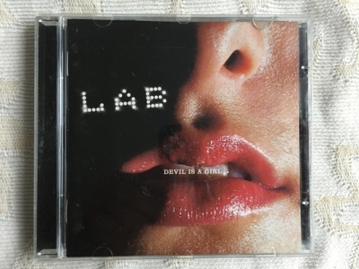 LAB: Devil is a girl (CD)