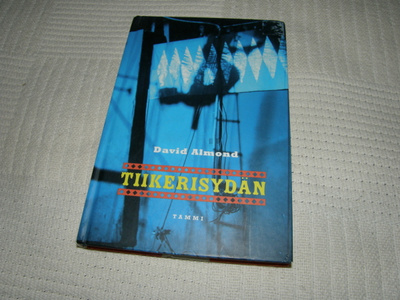 David Almond Tiikerisydän  -sid