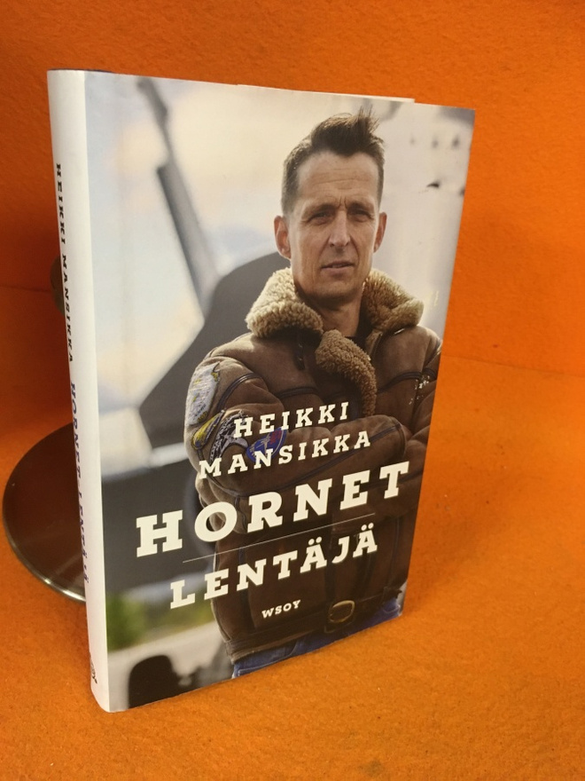 Hornet lentäjä - Heikki Mansikka