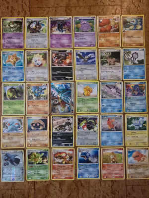 300 pokemon korttia