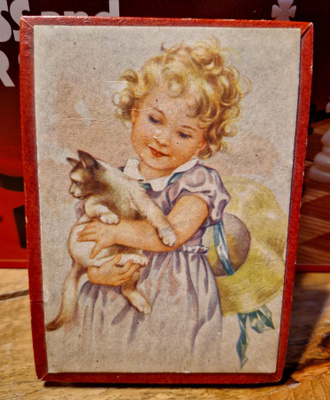 Vintage karkkirasia ehkä Fazer