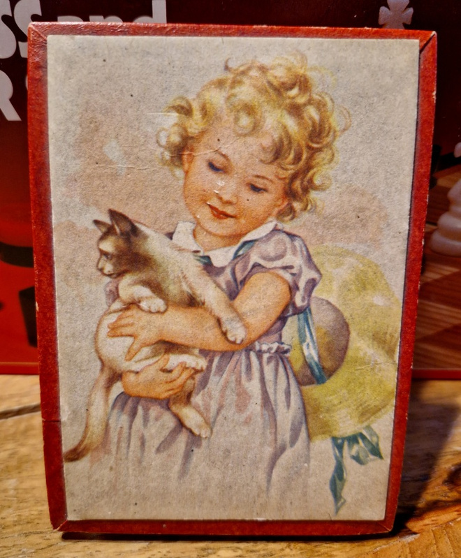 Vintage karkkirasia ehkä Fazer