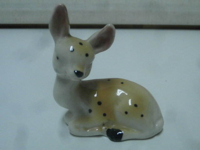 KAURIS  9. VINTAGE-FIGUURI, LEPÄÄVÄ KAURIS