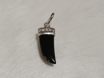 Hopea Onyksi hammas 925 Charm Club