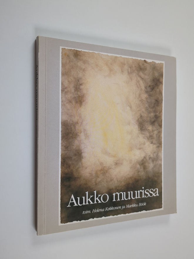 Helena ym. (toim.) Kekkonen : Aukko muurissa