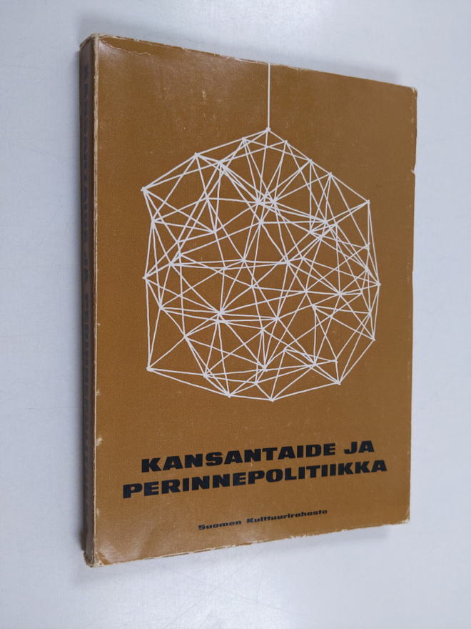 Kansantaide ja perinnepolitiikka : kansantaiteen seminaar...