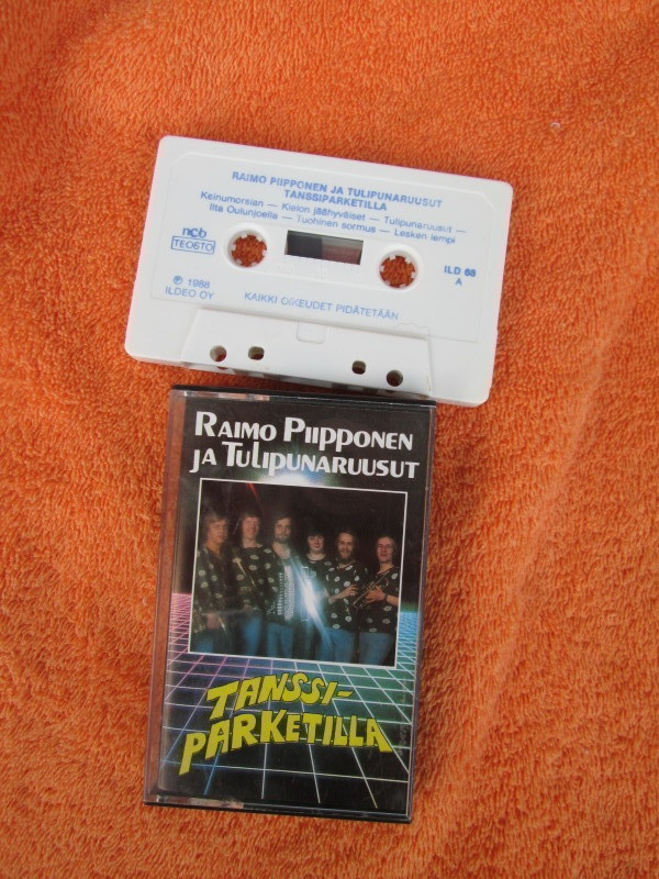 RAIMO PIIPPONEN JA TULIPUNARUUSUT - tanssiparketilla