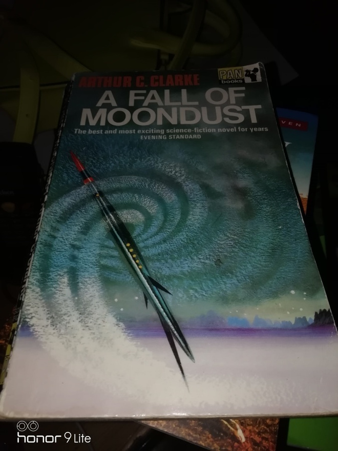 Arthur C. Clarke A fall of moondust