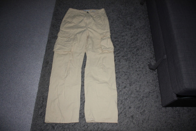 Bershka naisten beige cargohousut koko 38