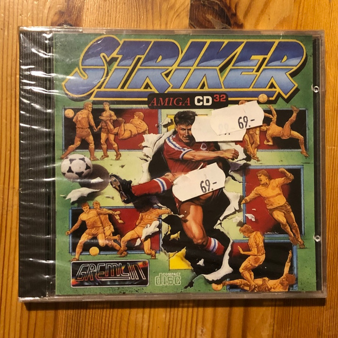 Amiga CD32: Striker *UUSI*