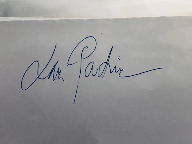 Lalli Partinen nimikirjoitus paperilla