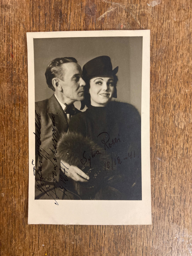 ARVO LEHESMAA JA SYLVA ROSSI, SIGNEERATTU VALOKUVA, 1941