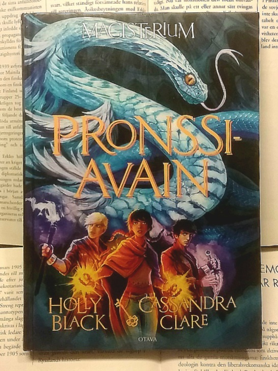Black, Clare - Magisterium: Pronssiavain (sid.)