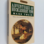 Mark Twain : Adventures of Huckleberry Finn - pikkukuva 1