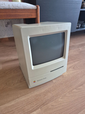 Macintosh Classic M1420 - korjattavaksi/varaosiksi