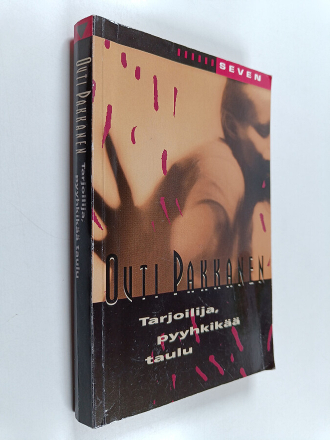 Outi Pakkanen : Tarjoilija, pyyhkikää taulu