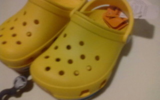 CROCS RETRO PUUKENGÄT KELTAINEN LASTEN KOKO 25/26